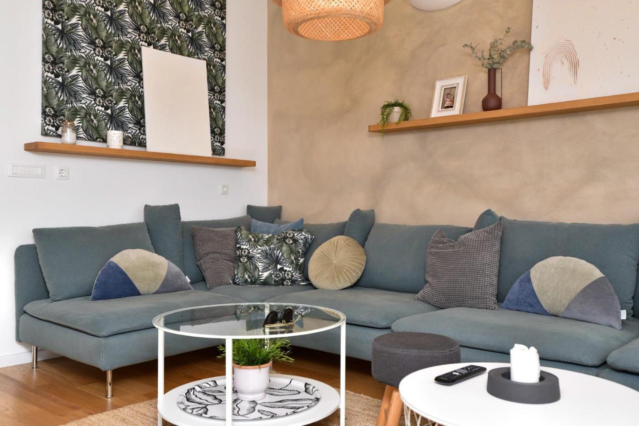 Sunny Bay - Free Parking Apartment *