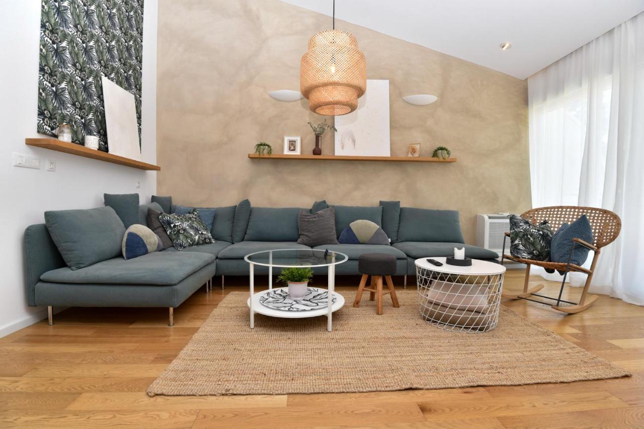 Sunny Bay - Free Parking Apartment