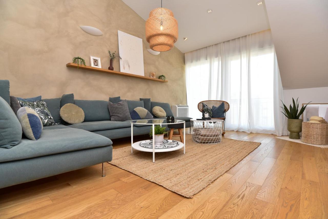 Sunny Bay - Free Parking Apartment