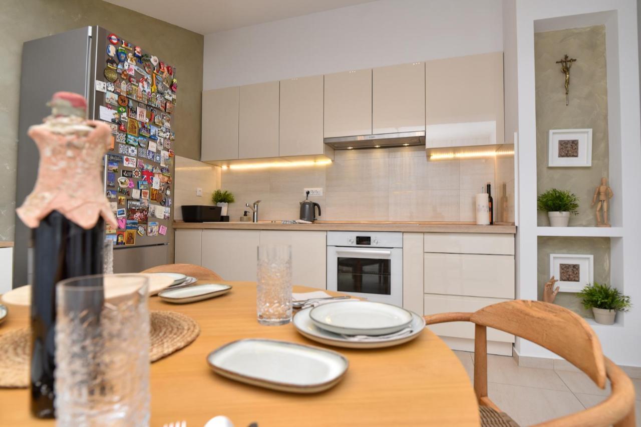 Sunny Bay - Free Parking Apartment *