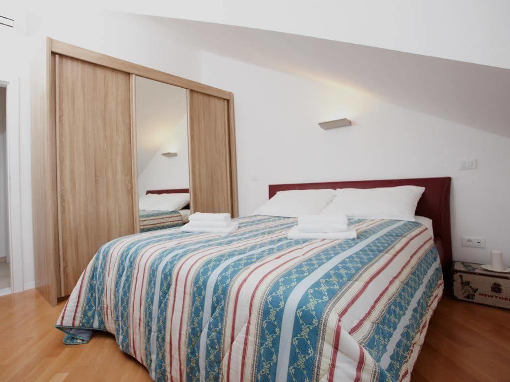 Sunny Bay - Free Parking Apartment *